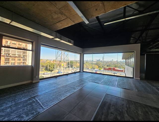 768M² SHOWROOM TO LET IN KRAMERVILLE